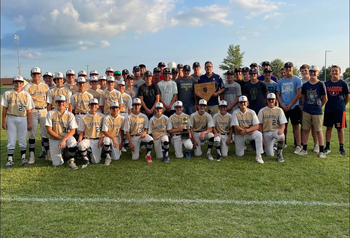Rep. Niemerg Honors Kent Niebrugge at Teutopolis Junior High for 20